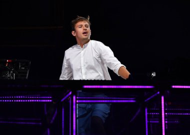 Vali Balosu - Konserde Flume