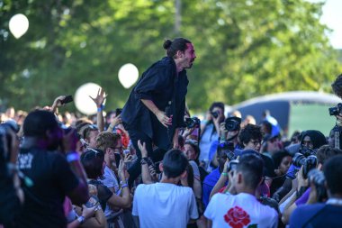 Vali Balosu - Yerel halk konserde