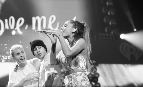 Iheart Radio Jingle Ball Ariana Grande Concert — Stockfoto