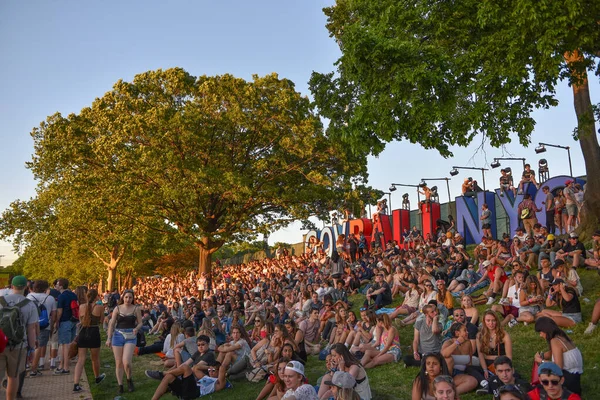 Valilik Balosu - Kalabalık Moda