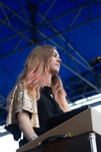 Newport Halk Festivali - Konserde ilk yardım çantası