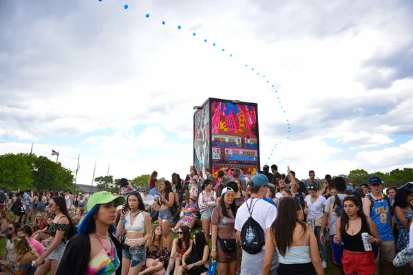 Valilik Balosu - Kalabalık Moda