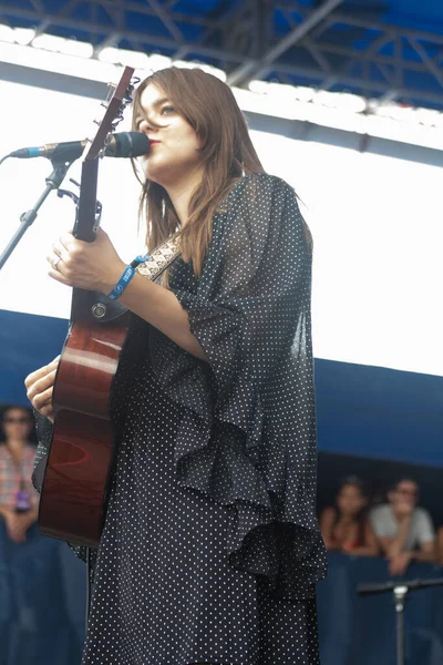 Newport Halk Festivali - Konserde ilk yardım çantası