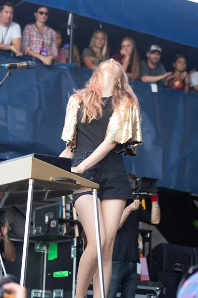 Newport Halk Festivali - Konserde ilk yardım çantası