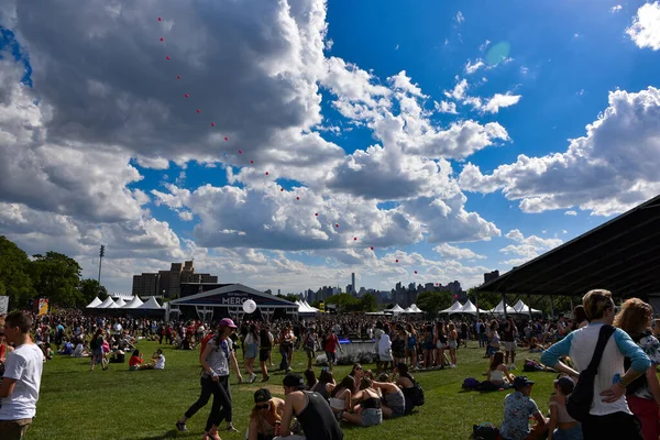 Valilik Balosu - Kalabalık Moda