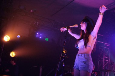SXSW - Foxes - Louisa Rose Allen konserde