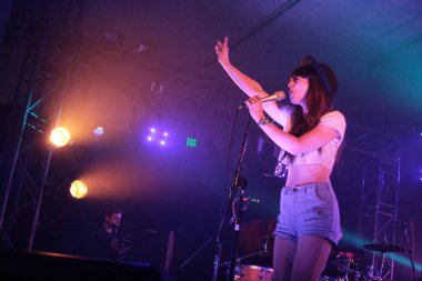 SXSW - Foxes - Louisa Rose Allen konserde