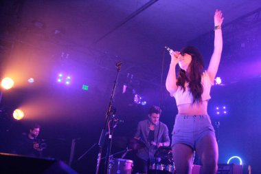 SXSW - Foxes - Louisa Rose Allen konserde