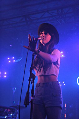 SXSW - Foxes - Louisa Rose Allen konserde