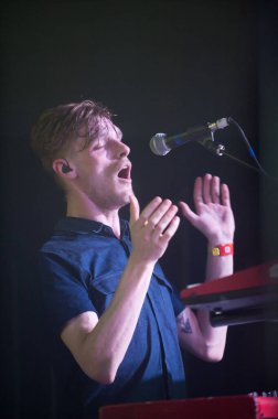 X büyükelçileri bir SXSW özel gündüz partisinde konserdeler.