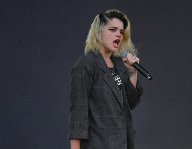 The Meadows - Sky Ferreira konserde
