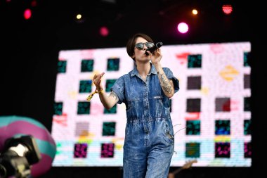 Meadows - Tegan ve Sara konserde