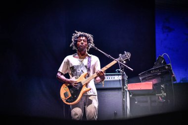 The Meadows - TV radyoda konser veriyor.