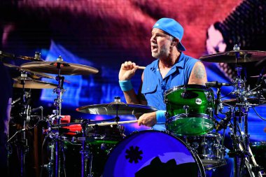 The Meadows - Red Hot Chili Peppers konserde