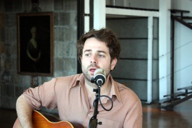 Dawes New York 'ta oturumda.