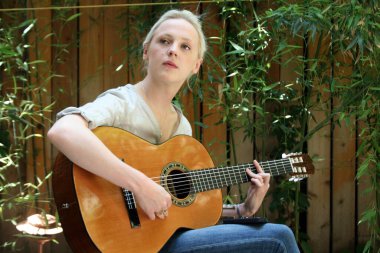 Laura Marling New York 'ta özel bir seansta sahne alacak.