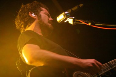 Matt Nathanson, New York 'taki Terminal 5' te konser veriyor.