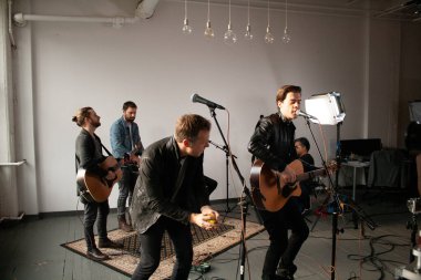 Bir Sessiz Film New York 'ta bir seans kaydetti.