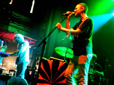 Paris Silencio konserinde Reptar