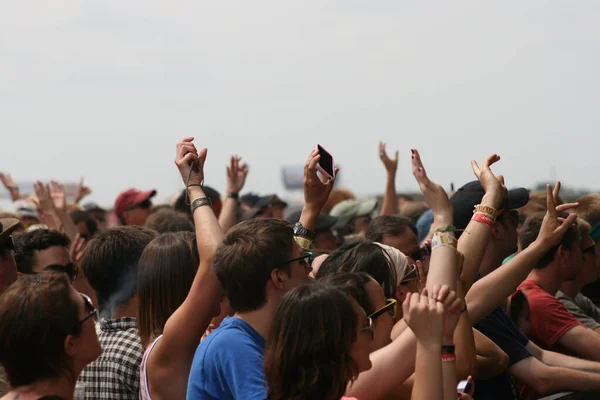 Dave Matthews Band Caravan Crowd — стоковое фото