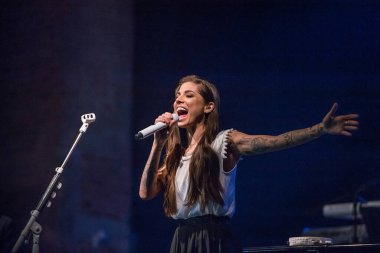 Christina Perri Long Island 'daki Paramount Tiyatrosu' nda konser verdi.