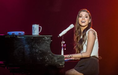 Christina Perri Long Island 'daki Paramount Tiyatrosu' nda konser verdi.