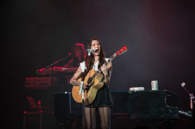 Christina Perri Long Island 'daki Paramount Tiyatrosu' nda konser verdi.