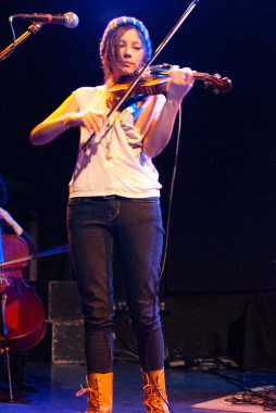 Jarrod Gorbel, Bowery Balo Salonu 'nda konserde.