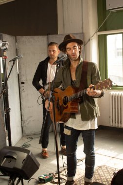 Amerikalı Yazarlar New York 'taki stüdyoda bir seans çekiyor.