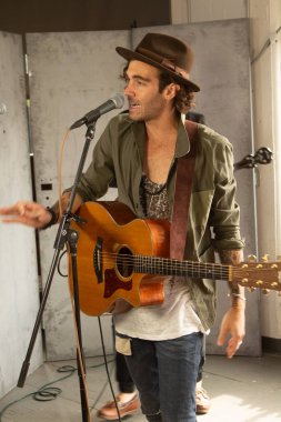 Amerikalı Yazarlar New York 'taki stüdyoda bir seans çekiyor.