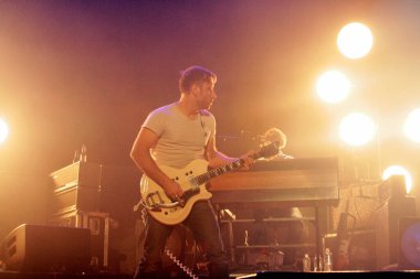 The Black Keys - Dan Auerbach ve Patrick Carney Roseland Balo Salonu 'nda konser veriyorlar.