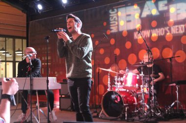 Büyük Dünya - Ian Axel ve Chad King konserde