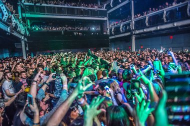 New York 'taki Terminal 5' te konserde taylar