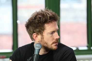 Fenech Soler Brooklyn 'de bir seans çekiyor.