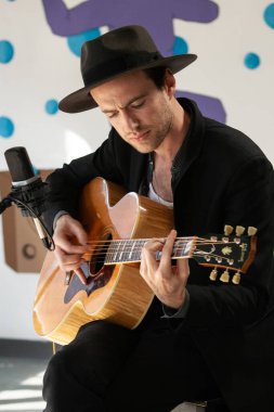 The Veils - Finn Andrews Brooklyn 'de bir seans çekiyor