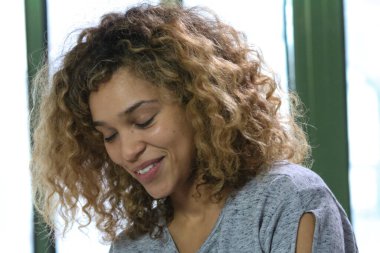 Izzy Bizu Brooklyn 'de film çekiyor.