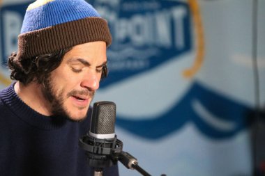 Jack Savoretti Brooklyn 'de bir seans çekiyor.