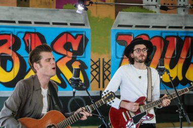 Hudson Taylor Brooklyn 'deki stüdyoda bir seans çekiyor.