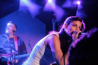 Dessa, New York 'taki Le Poisson Rouge konserinde.