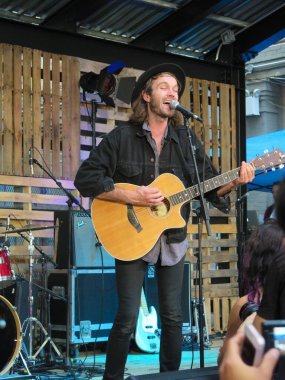 Yakışıklı Hayalet Brooklyn 'de konserde