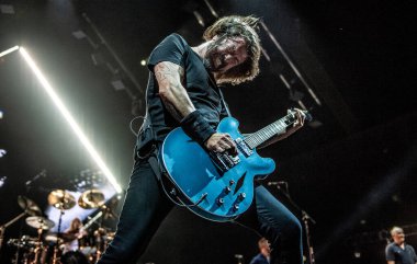 Foo Fighters New York 'ta konser veriyor.