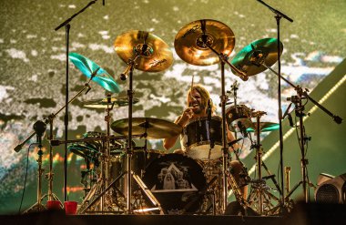 Foo Fighters New York 'ta konser veriyor.