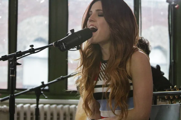 Echosmith Brooklyn 'de bir film çekiyor.