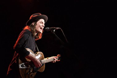 James Bay, New York 'taki Bowery Balo Salonu' nda konser verdi.