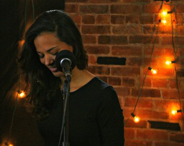 Johnnyswim - Abner Ramierez ve Amanda Sudano New York 'ta bir seans çektiler