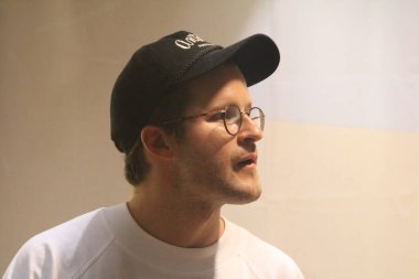 LANY, New York 'taki Urban Outfitters' da bir kayıt oturumu gerçekleştirdi