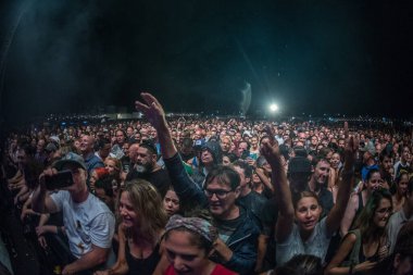 Janes Addiction, Asbury Park, New Jersey 'deki Stone Pony' de konser veriyor.
