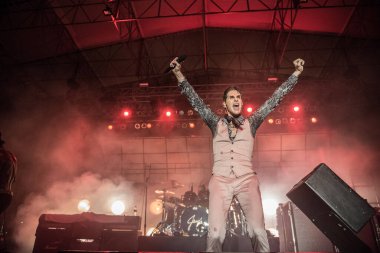 Janes Addiction, Asbury Park, New Jersey 'deki Stone Pony' de konser veriyor.