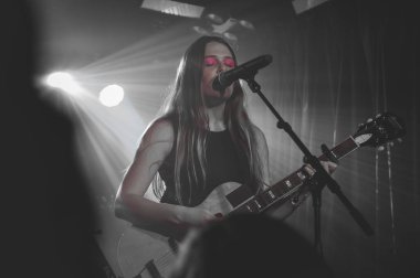 Maggie Rogers Londra 'daki Omeara' da konser veriyor.
