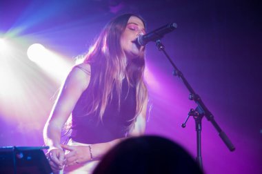 Maggie Rogers Londra 'daki Omeara' da konser veriyor.